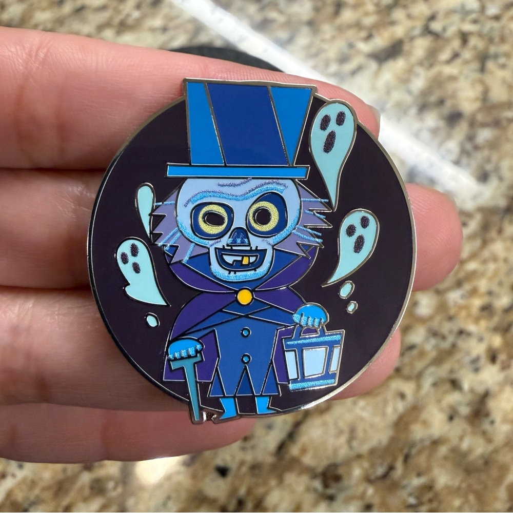2023 Disney Parks Joey Chou Mystery Box Pin Haunted Mansion Hatbox Ghost - Picture 3 of 4